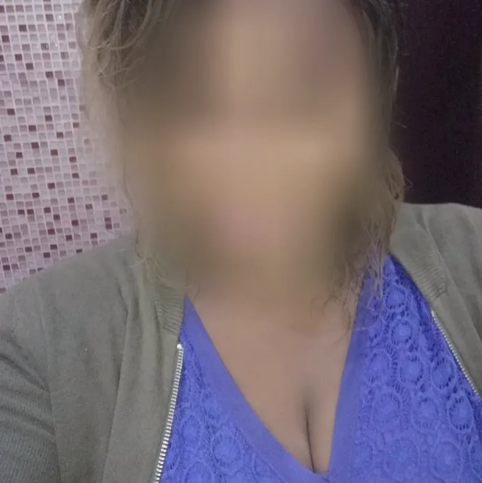 Ayse, 27