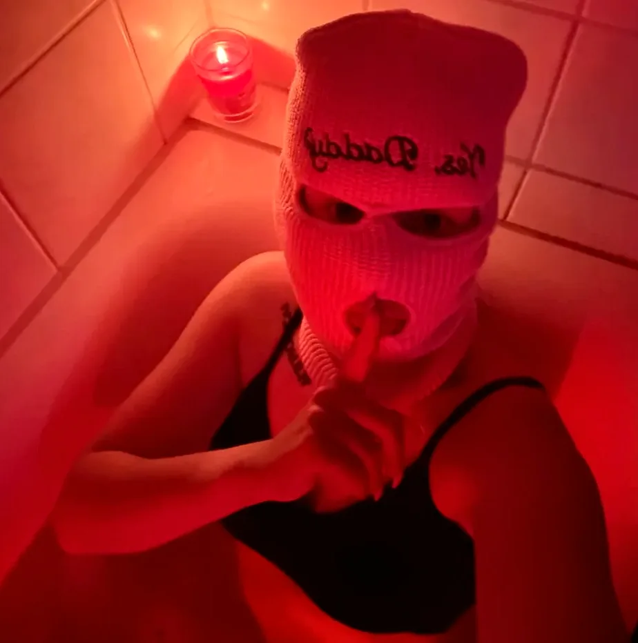 Cara, 27