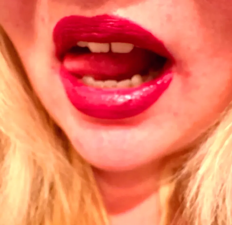 Elisa, 24