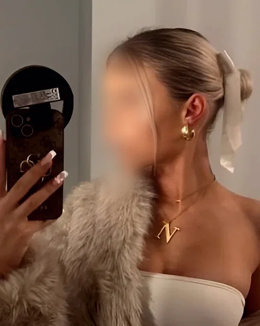 Nina, 20