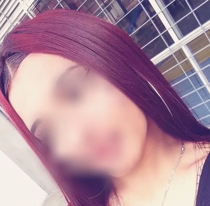 Özlem, 27