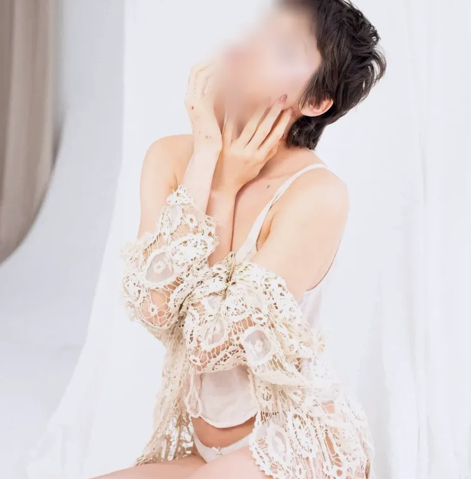 Paula, 25