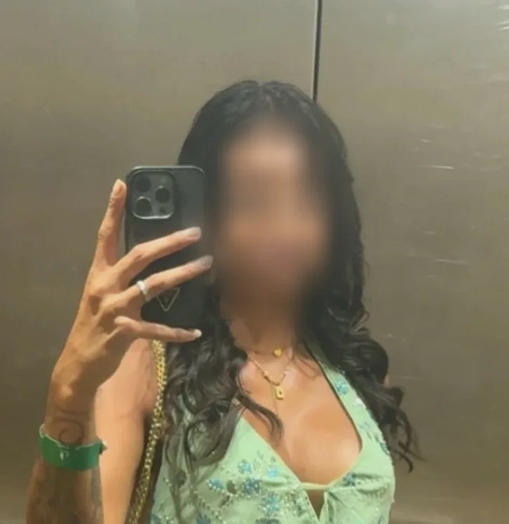 Paula, 23