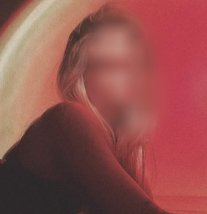 Zeynep, 23